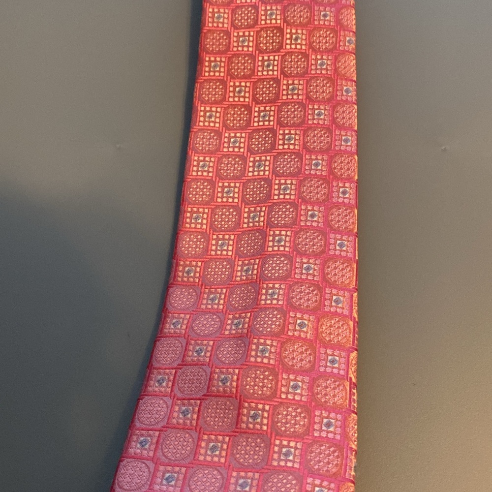 Elegant Red Patterned Tie